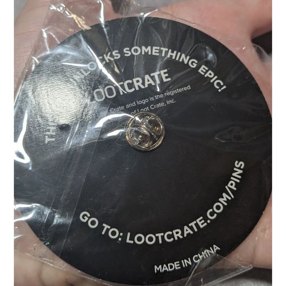 August 2017 Kingdom Crest Loot Crate Loot Pin - Picture 2 of 2